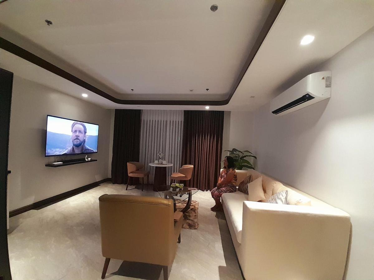 One Euphoria Prime Suite Hotel 安吉利斯 外观 照片