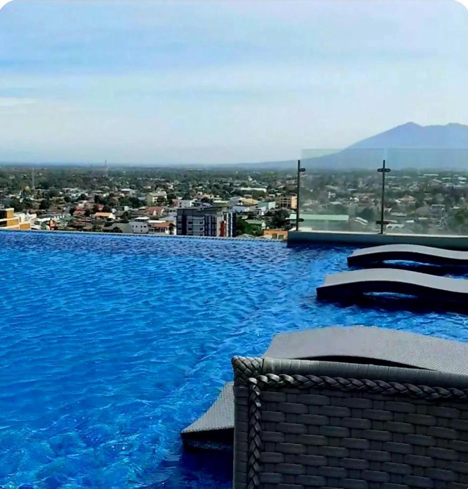 One Euphoria Prime Suite Hotel 安吉利斯 外观 照片